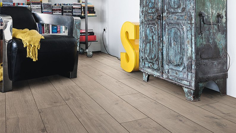 Ламинат Haro Tritty 100 Gran Via 4V Дуб Портлэнд Серый 533139 2200×243×8 фото в интерьере